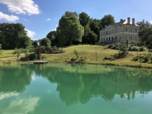 B&B / Chambres d'hotes B&B Chateau de Preuil : Chambre Double Deluxe - Vue sur Lac