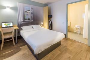 Hotels B&B HOTEL Lyon Grand Stade Meyzieu : photos des chambres