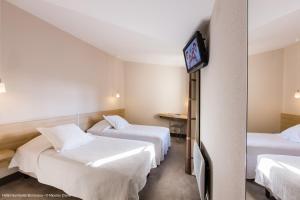 Hotels Hotel Gambetta : Chambre Lits Jumeaux - Vue sur Cour