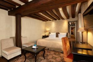 Hotels Le Pavillon de la Reine & Spa : photos des chambres