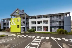 B&B HOTEL AVRANCHES Baie du Mont St-Michel - 圣米歇尔山