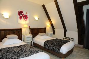 Hotels Logis L'Ecu De France : photos des chambres