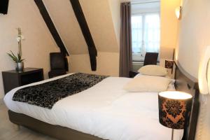 Hotels Logis L'Ecu De France : photos des chambres