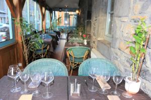 Hotels Logis L'Ecu De France : photos des chambres