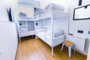 Bed in 4-Bed Mixed Dormitory Room room in Far Home Bernabeu