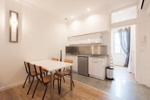 F2 mezzanine centre ville 1 min de la mer