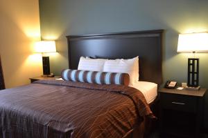 King Suite room in Red River Inn and Suites
