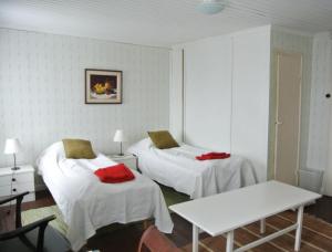 Large Twin Room with Shared Bathroom room in Villa Dönsby