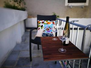 cres art studio lime apartment