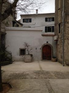 cres art studio lime apartment