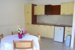 Apartments by the sea Maslinica, Solta - 11422