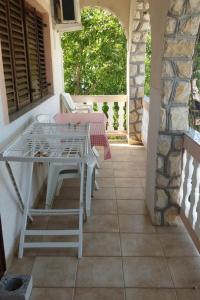 Apartments by the sea Lopar, Rab - 12534