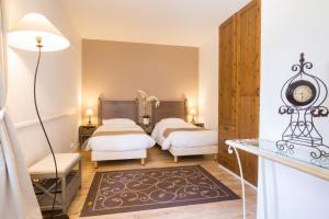 Hotels Logis Hotel Le Petit Casset : photos des chambres