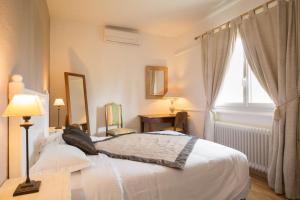 Hotels Logis Hotel Le Petit Casset : photos des chambres