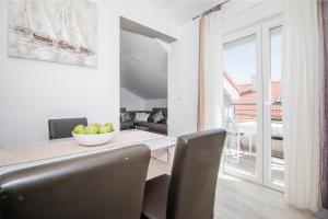 Apartment Hera with balcony and free parking
