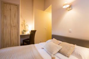 Hotels Logis Hotel Le Petit Casset : Chambre Simple Confort - Non remboursable