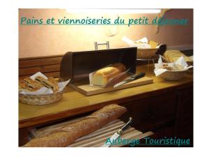 B&B / Chambres d'hotes Chambres et Tables d'hotes a l'Auberge Touristique : photos des chambres