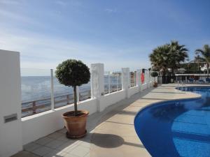 Seaview Puerta del Mar first line beach