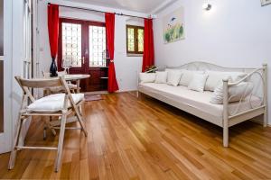 Apartments with WiFi Rovinj - 13454