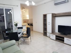 32 Maisonette Triq Salvu Buhagiar