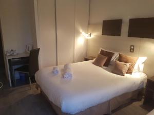 Hotels Logis Les Charmettes : photos des chambres