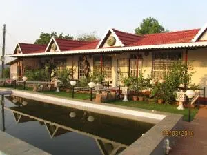 SONA VILLA, THE LAKE CHALET - Devgarh