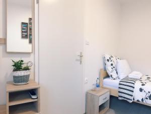 Small Single Room with Shared Bathroom room in LINA ROOMS