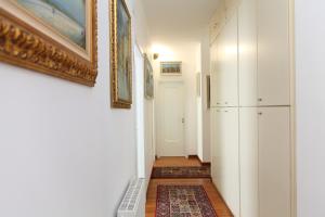 Family House - by Vacation Service