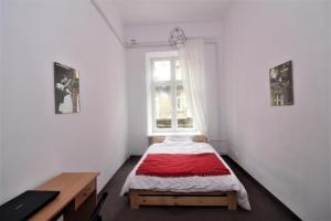 Very big apartment between Old Town and Jewish Quarter