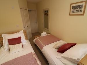 Twin Room with Private Bathroom room in Inglenook Guest House