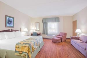 King Studio Suite - Non-Smoking room in Baymont by Wyndham Corbin
