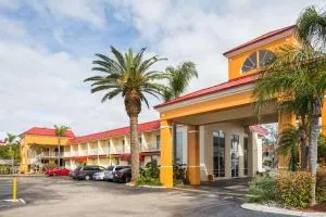 Days Inn & Suites by Wyndham Port Richey - Trinity