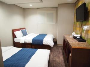 Phòng 3 người có phòng tắm riêng (Triple Room with Private Bathroom)