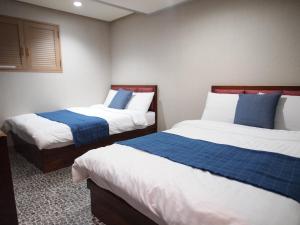 Phòng 4 người có phòng tắm riêng (Quadruple Room with Private Bathroom)
