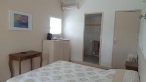 Maisons d'hotes Chambres d'hotes de la gardy : Chambre Double avec Salle de Bains Privative