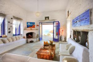 Amelia Beachfront Villa Kea Greece