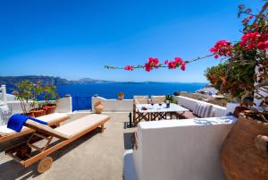Family Villa with Caldera View room in Chelidonia Traditional Villas