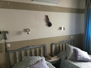 Hotels Hotel Le Mediterranee : Chambre Lits Jumeaux avec Douche 