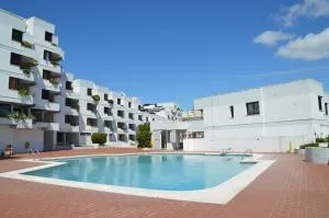 Amazing Beach & Pool Apartment with Garden - Sesimbra
