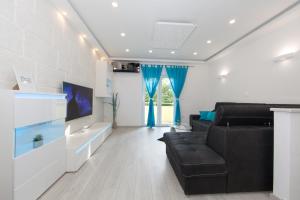 Deluxe Apartment F & M