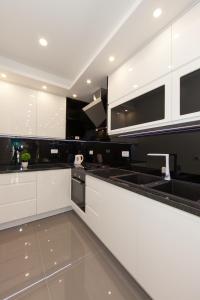 Deluxe Apartment F & M