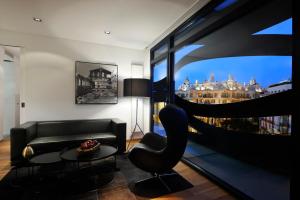 Superior Apartment with Pedrera View room in Suites Avenue