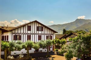 Hotels Logis Hotel Baratxartea : photos des chambres