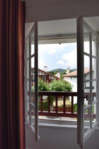 Hotels Logis Hotel Baratxartea : photos des chambres