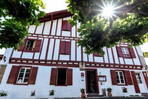 Hotels Logis Hotel Baratxartea : photos des chambres