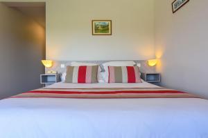 Hotels Logis Hotel Baratxartea : photos des chambres