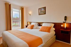 Hotels Logis Hotel Baratxartea : photos des chambres