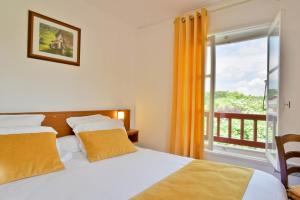 Hotels Logis Hotel Baratxartea : photos des chambres