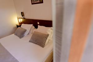 Hotels Logis Hotel Baratxartea : photos des chambres