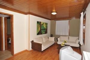 Goura Guesthouse Lake Doxa Mountain Retreats